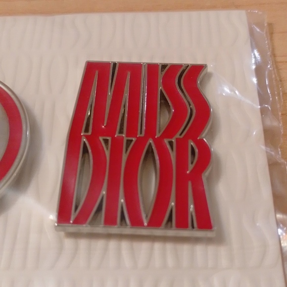 Set of 2 Miss Dior Enamel Pins - Picture 3 of 8